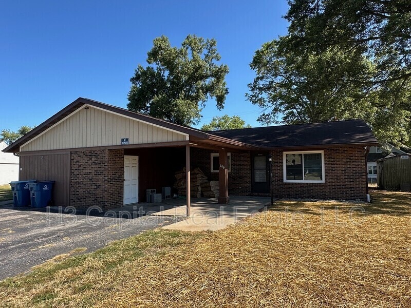 109 E Poos Dr in New Baden, IL - Building Photo