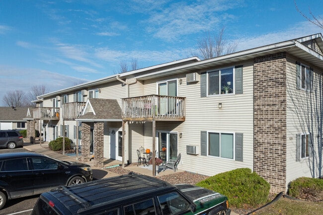 4532 Arrowhead Dr in Eau Claire, WI - Foto de edificio - Building Photo