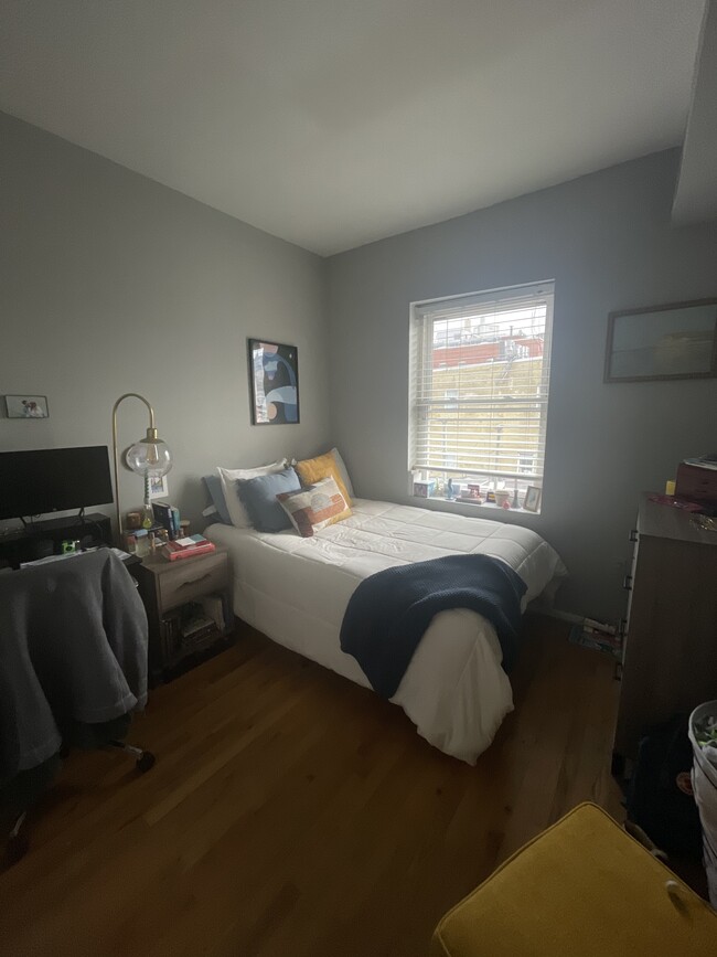 1425 Hopkins St NW, Unit 402 in Washington, DC - Building Photo - Building Photo