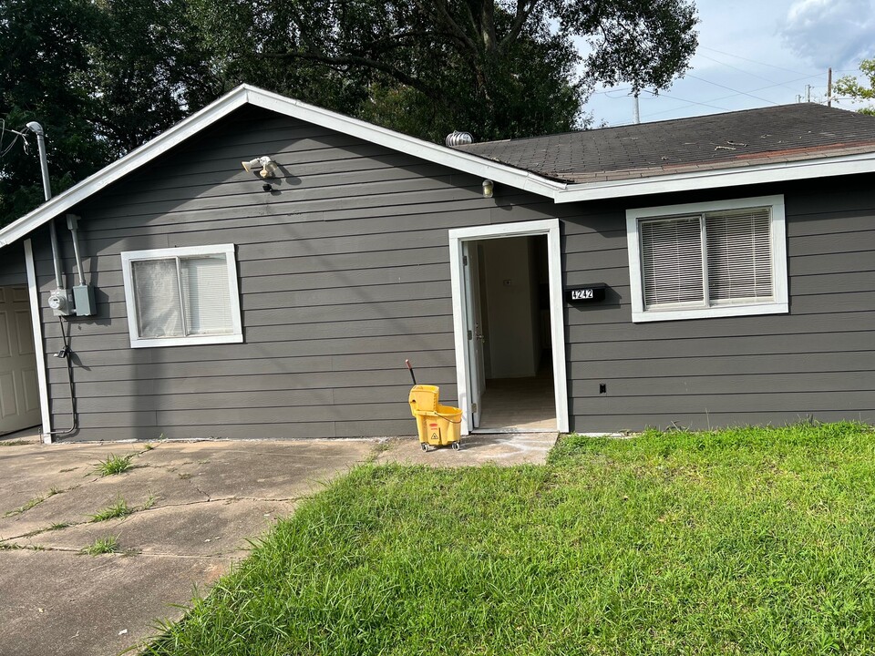 4242 10th Ave in Port Arthur, TX - Building Photo