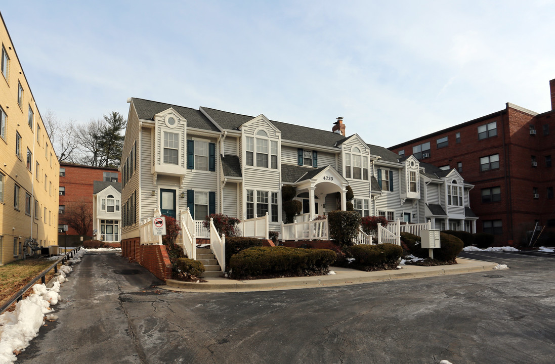 4733 Bradley Blvd in Chevy Chase, MD - Foto de edificio