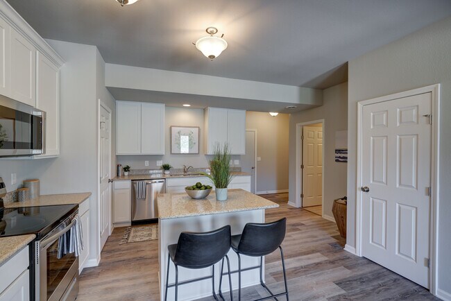 557 McKay Way, Unit 2 in Waterloo, WI - Building Photo - Building Photo