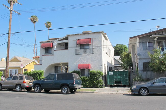 1049 W 43rd St in Los Angeles, CA - Foto de edificio - Building Photo