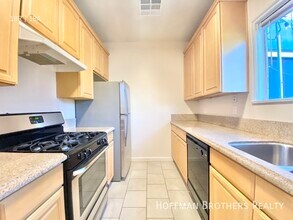706 N Curson Ave in Los Angeles, CA - Building Photo - Building Photo