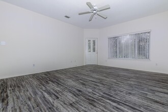 Crosswinds Apartments in Fort Walton Beach, FL - Building Photo - Building Photo