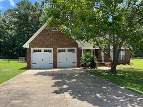 266 Willow Lake Dr in Leesburg, GA - Building Photo - Building Photo