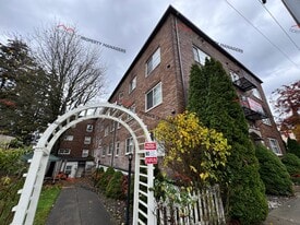 Bridgeview Apartments in Tacoma, WA - Building Photo