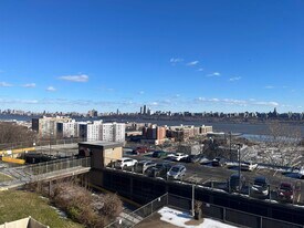 9060 Palisade Ave in North Bergen, NJ - Building Photo