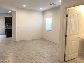 8380 Spanish Creek Ct in Las Vegas, NV - Building Photo - Building Photo