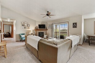 1014 Timber Springs Dr in Sheboygan Falls, WI - Building Photo