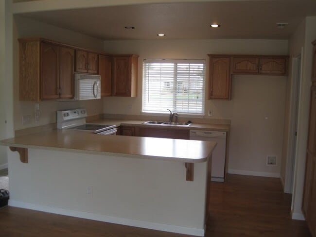 88056 Natalie Ln in Veneta, OR - Building Photo - Building Photo