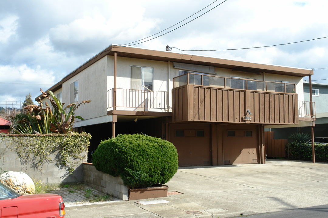 605 Stannage Ave in Albany, CA - Building Photo