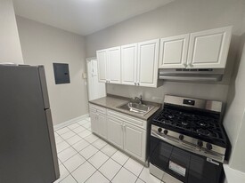 332 61st St in West New York, NJ - Building Photo