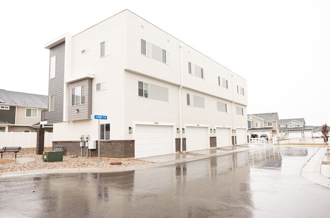 2357 Leigh Ln in West Haven, UT - Building Photo - Building Photo