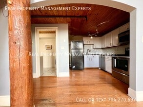 201 S Hoskins Rd in Charlotte, NC - Building Photo - Building Photo