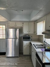 319 Oak St in Neptune Beach, FL - Building Photo - Building Photo