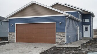 6653 Thomas St in Horace, ND - Building Photo