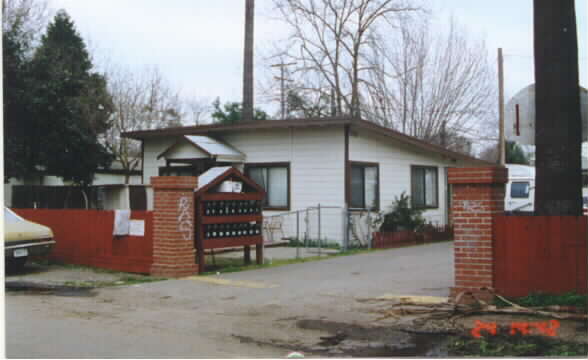 2446 McComb Ave in Stockton, CA - Building Photo