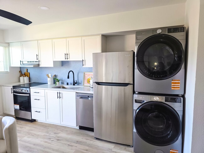 The Crest in Imperial Beach, CA - Foto de edificio - Building Photo