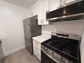 18645 Hatteras St in Los Angeles, CA - Building Photo - Building Photo