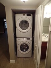 109 Lake Emerald Dr, Unit 108 in Oakland Park, FL - Foto de edificio - Building Photo