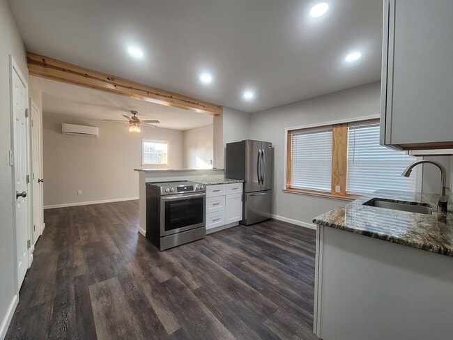 property at 405 Lakeway Dr