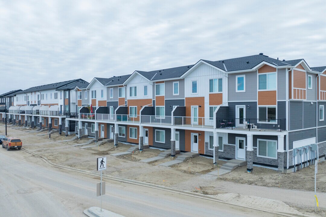 Pine Creek in Calgary, AB - Building Photo