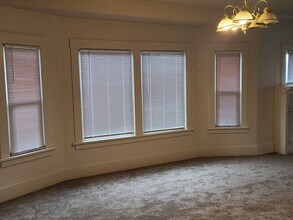 1128 W Nob Hill Blvd in Yakima, WA - Building Photo - Building Photo