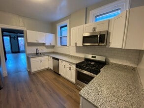 1706 N Dayton St, Unit 2 in Chicago, IL - Foto de edificio - Building Photo