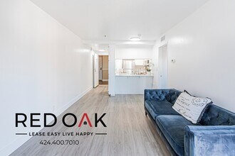 18700 Florida St in Huntington Beach, CA - Building Photo - Building Photo