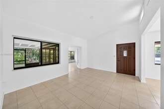 3255 SW 60th Ave in Miami, FL - Building Photo - Building Photo