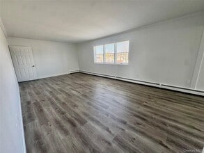 70 Burlington Ave in Deer Park, NY - Building Photo - Building Photo