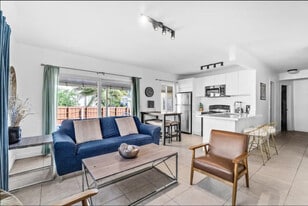 951 NW 22nd Pl in Miami, FL - Building Photo