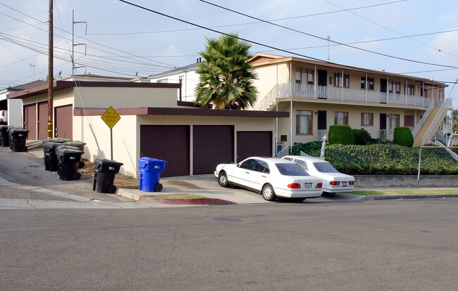 820 Cory Dr in Inglewood, CA - Building Photo - Building Photo