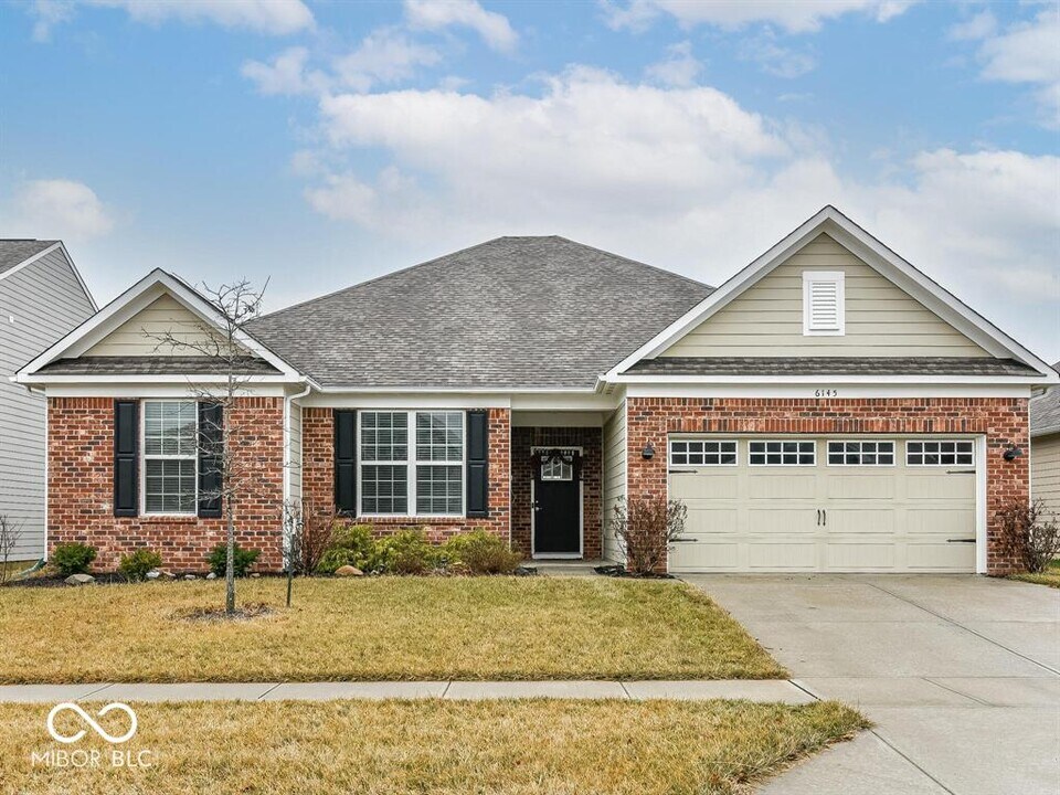 6145 Crabapple Dr in Whitestown, IN - Building Photo