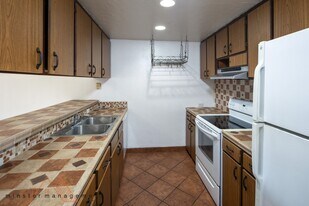 98-340-340 Koauka Loop in Aiea, HI - Building Photo