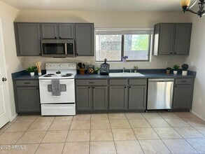 2274 E Hazeltine Way in Chandler, AZ - Building Photo - Building Photo
