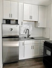 6220 Holly Mont Dr in Los Angeles, CA - Building Photo - Building Photo