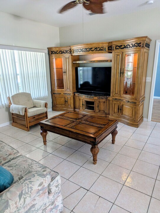1651 Red Oak Ln in Port Charlotte, FL - Building Photo