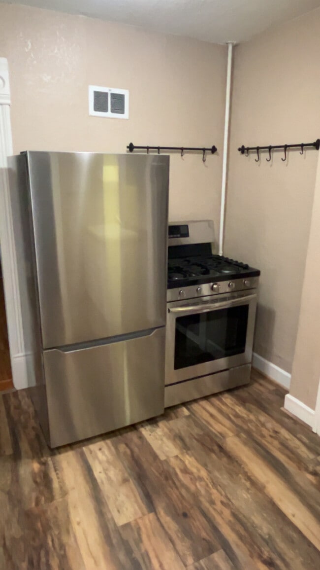 1027 43rd Ave N, Unit Apartment #3 in Minneapolis, MN - Building Photo - Building Photo