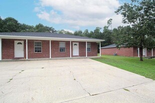 6853 Roundup Ln in Milton, FL - Building Photo