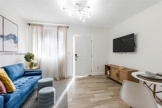 815 NW 30th St in Miami, FL - Building Photo - Building Photo