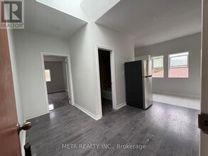 35-35 Duncombe Blvd in Toronto, ON - Building Photo - Building Photo