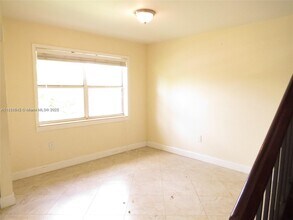 216 Lakeside Cir in Sunrise, FL - Building Photo - Building Photo