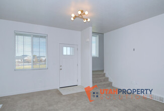 1108 Emerald Pools Ln in Bluffdale, UT - Building Photo - Building Photo