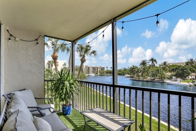 13 Royal Palm Way in Boca Raton, FL - Building Photo - Building Photo