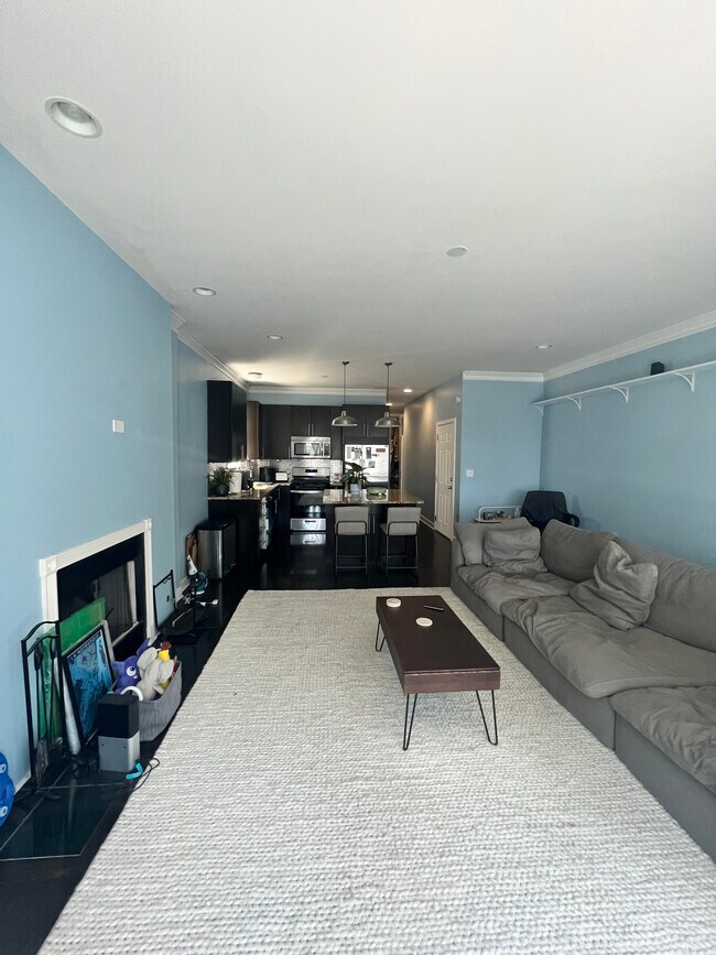 3322 W Eastwood Ave, Unit 2 in Chicago, IL - Foto de edificio - Building Photo