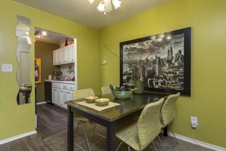 Village Club of Rochester Hills in Shelby Township, MI - Foto de edificio - Building Photo