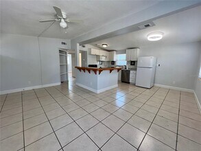 860 49th Ave N in St. Petersburg, FL - Building Photo - Building Photo