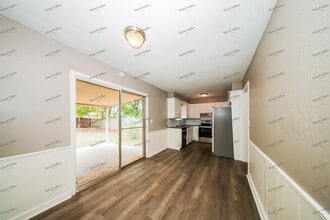 430 W Juniper Dr in Mustang, OK - Building Photo - Building Photo